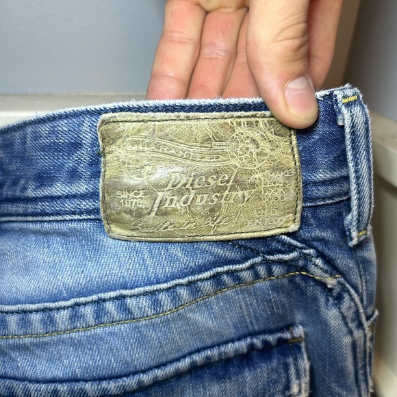 Vintage Diesel made in Italy "Ruby" distressed flared jeans - Picture 4 of 16